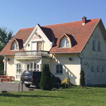 Golf Etterem Es Panzio Hotel Kaposvar Ngoại thất bức ảnh