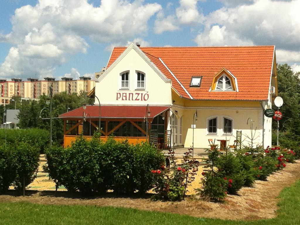 Golf Etterem Es Panzio Hotel Kaposvar Ngoại thất bức ảnh