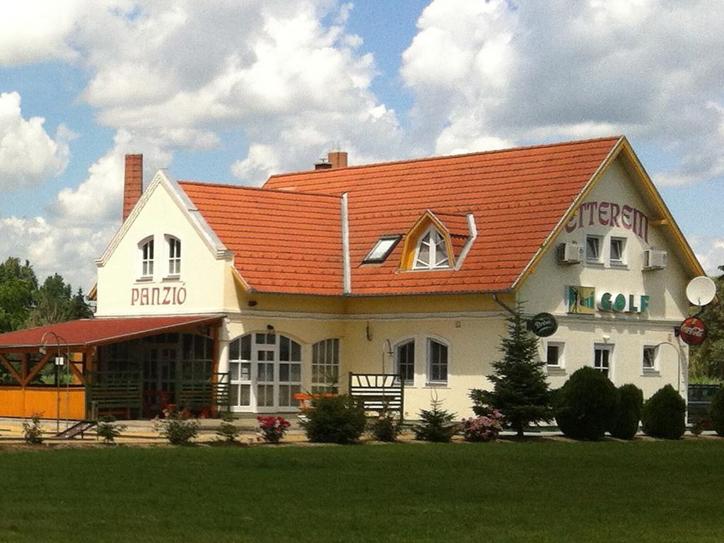 Golf Etterem Es Panzio Hotel Kaposvar Ngoại thất bức ảnh