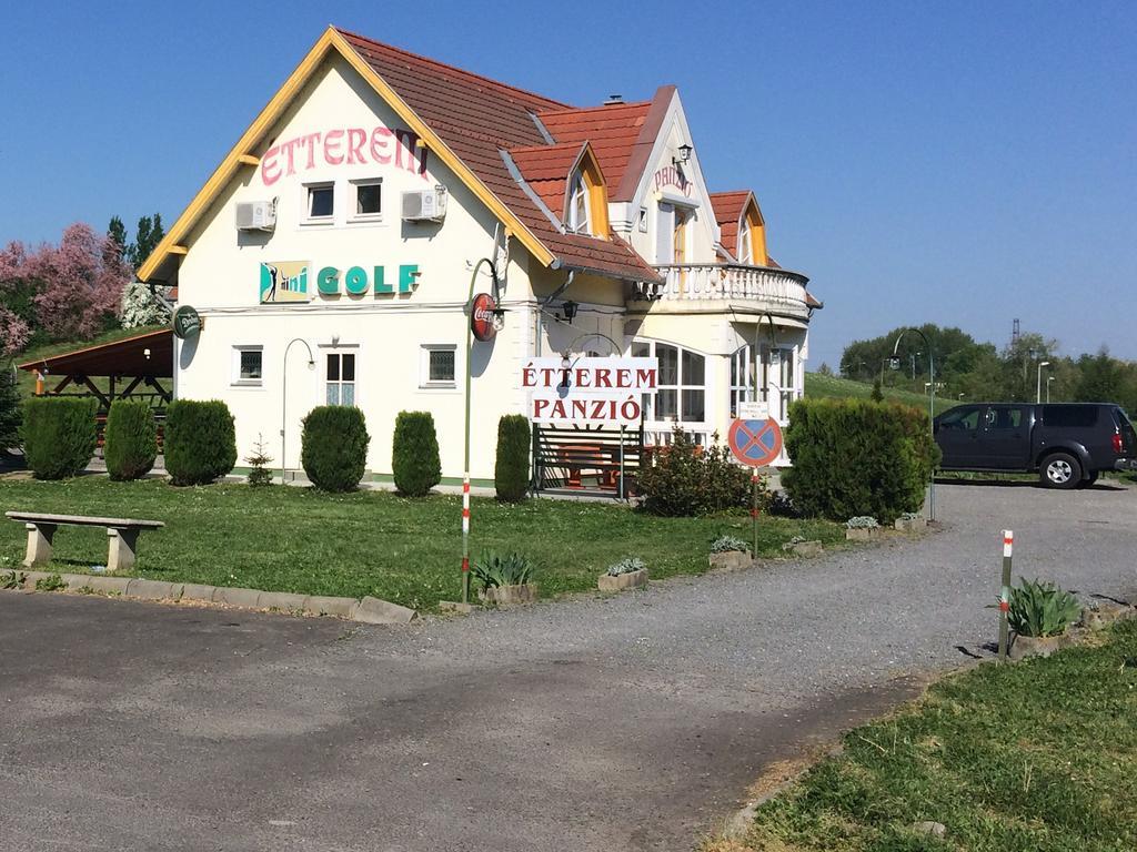 Golf Etterem Es Panzio Hotel Kaposvar Ngoại thất bức ảnh